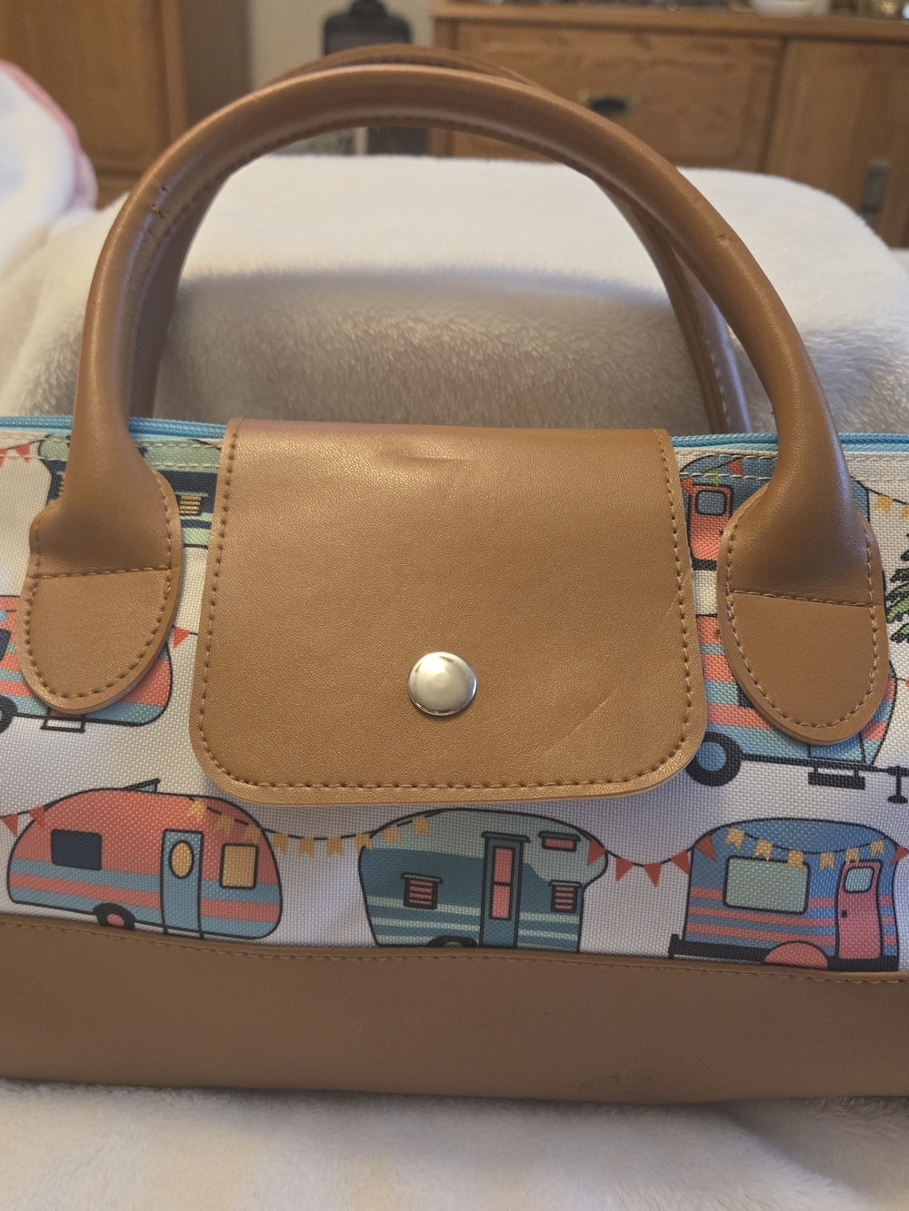 NWOT 14×7 Cluch Handbag Featuring Vintage Campers In Vibrant Colors